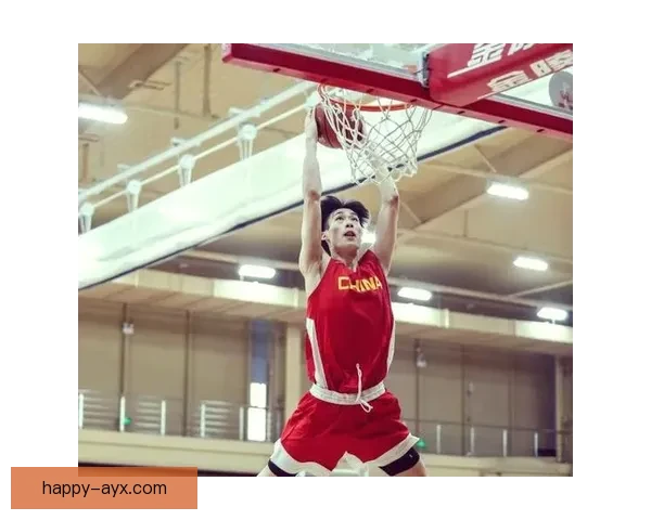 中国篮球新星崭露头角 国际赛场表现亮眼 引领未来发展新趋势