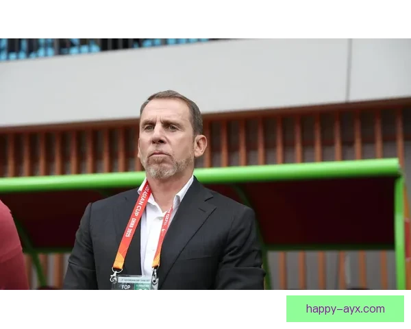 国足备战世界杯预选赛新策略出台 球员训练状态与教练战术调整分析