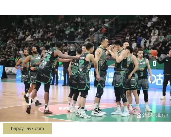 CBA联赛季后赛激战正酣 八支球队争夺总冠军席位