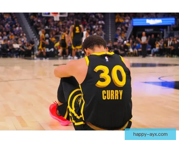 NBA最新动态：詹姆斯领衔湖人逆转勇士库里受伤或影响季后赛形势